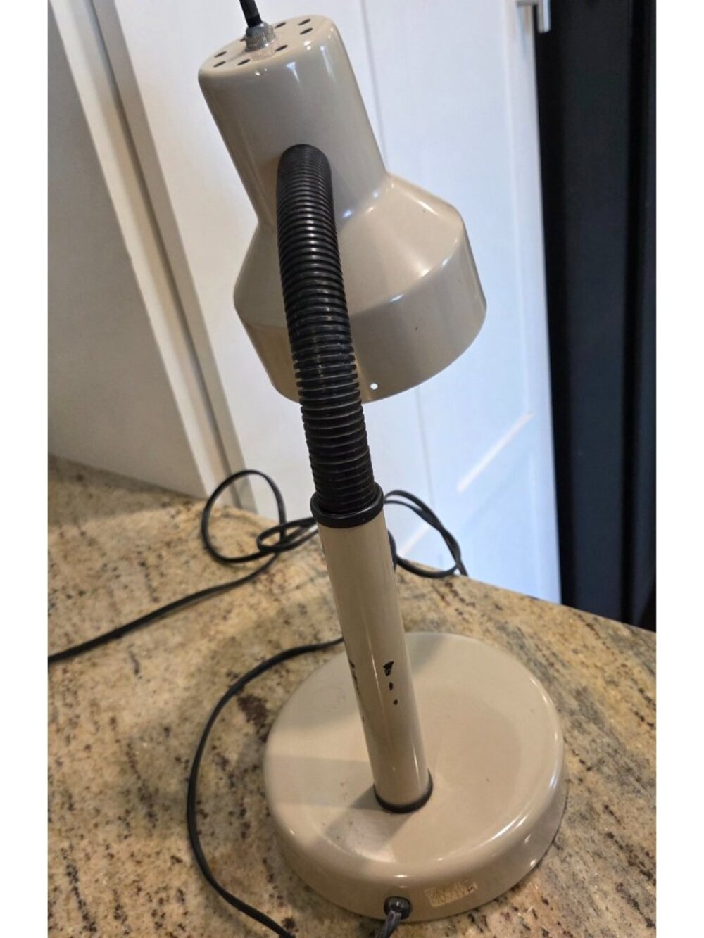 Vintage Portable Gooseneck Desk Lamp Beige Metal Underwriters Laboratories MCM - Picture 9 of 14